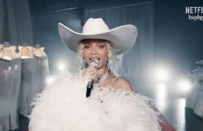 VIDÉO. Un avant-goût du Super Bowl… Beyoncé enflamme Netflix avec la mi-temps d’un match de football américain de Noël