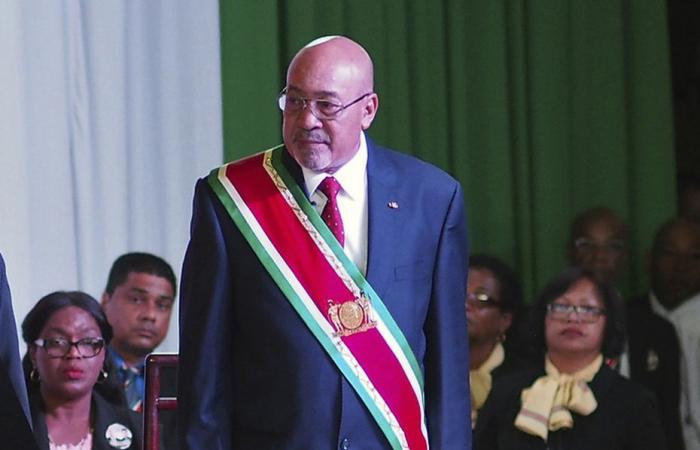 Dési Boutersé, l’ancien président du Suriname, est une figure controversée dans les Caraïbes