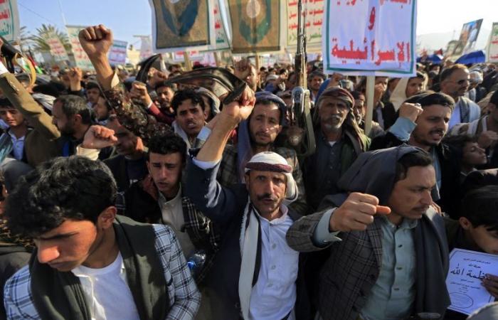 Manifestation majeure à Sanaa contre les frappes israéliennes