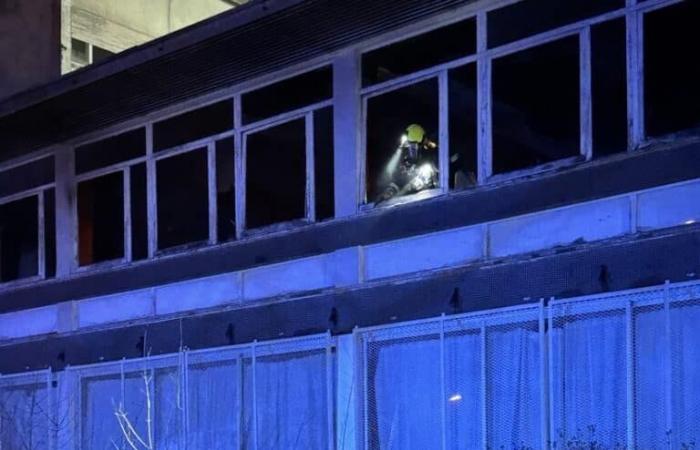 Un incendie se déclare à l’intérieur de l’ancien foyer de jeunes travailleurs, un bâtiment abandonné