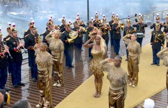 Performance d’Aya Nakamura avec la Garde républicaine aux JO, un membre révèle un secret…