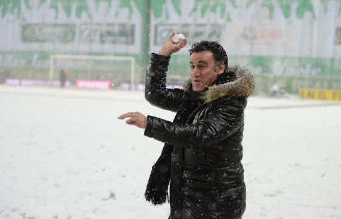 5️⃣ matchs de légende joués… sous la neige ❄️❄️