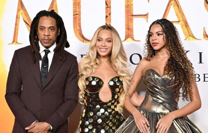 Tandis que Beyoncé et sa fille Blue Ivy brillent lors d’un grand show, Jay-Z s’enfonce de plus en plus profondément en elle…