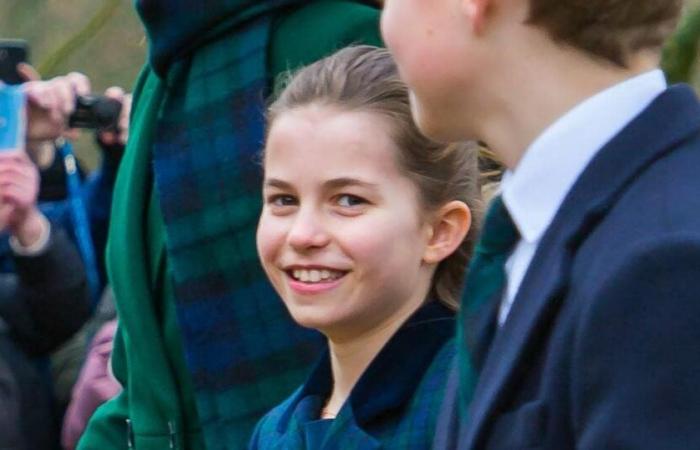 Une jeune fille dans l’air du temps ! Petite première formelle (mais très à la mode) pour la princesse Charlotte