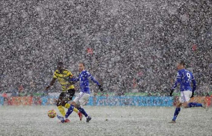 5️⃣ matchs de légende joués… sous la neige ❄️❄️