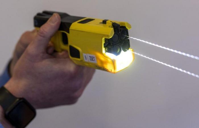 La police vaudoise utilise ses Tasers principalement à des fins dissuasives, selon un premier bilan