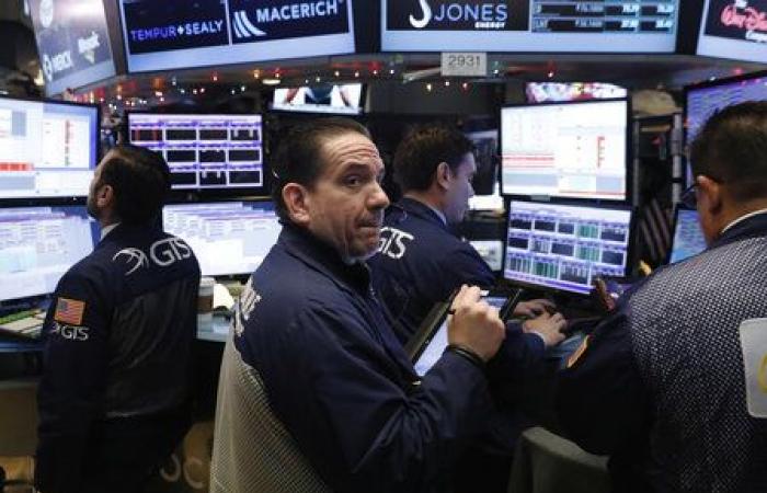 Wall Street : les pertes se creusent en fin de matinée