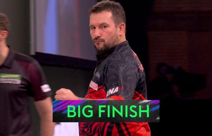 Championnat du monde de fléchettes : Luke Humphries prépare le choc des huitièmes de finale de Peter Wright alors que Gerwyn Price bat Joe Cullen dans un thriller de mort subite