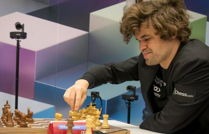 Le joueur d’échecs numéro un mondial disqualifié du championnat du monde de rapide et de blitz pour avoir porté un jean