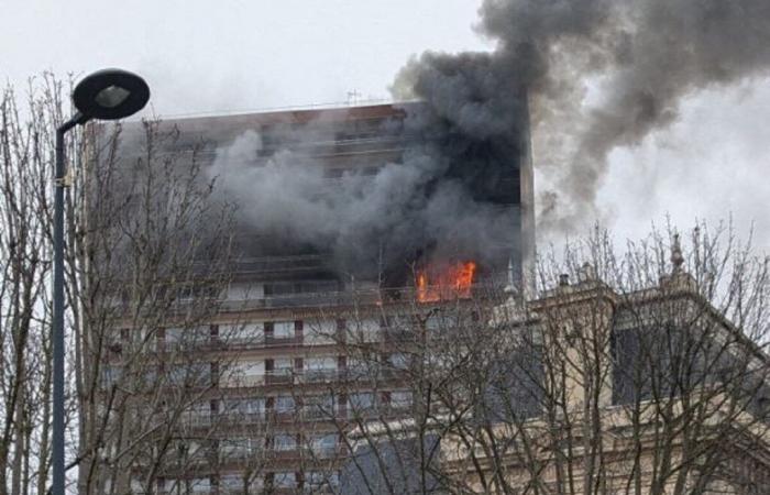 Incendie dans un appartement, les habitants d’un immeuble de 18 étages évacués