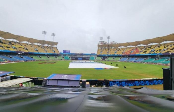 C’est un quatre. Nouvelle-Zélande à 91/5 après 13,4 overs