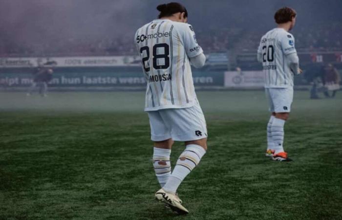 Anis Hadj Moussa salué par Marco Van Basten et Ruud Gullit, deux légendes du football néerlandais