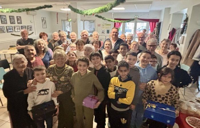 le grand cadeau du petit peuple de Villeneuve pour les seniors du CCAS