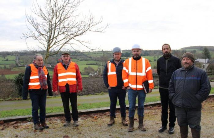 Aberration dans ce village de l’Orne, des poteaux électriques sont retirés et remis en place pour la fibre