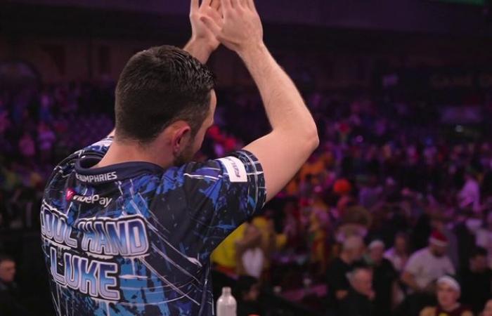 Championnat du monde de fléchettes : Luke Humphries prépare le choc des huitièmes de finale de Peter Wright alors que Gerwyn Price bat Joe Cullen dans un thriller de mort subite