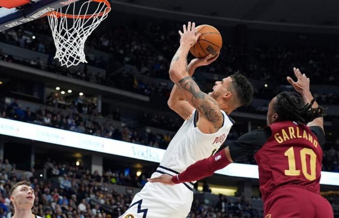 Mitchell marque 33 points, les Cavs battent les Nuggets 149-135 pour une 6e victoire consécutive