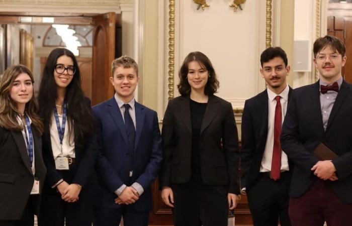 les jeunes s’expriment sur les questions d’actualité au Parlement des jeunes