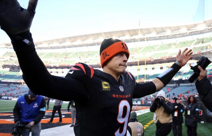 Le joueur des Bengals Burrow met le feu, traverse Noël avec un cadeau épique d’épées de samouraï, suscitant l’esprit de confrontation chez ses coéquipiers.