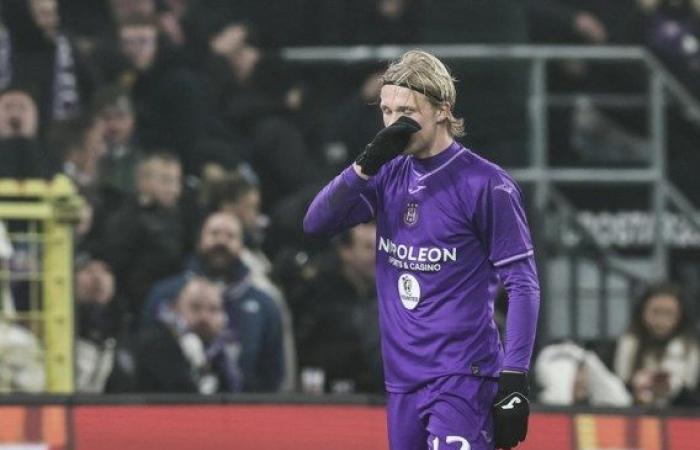 Anderlecht s’étouffe avec son “petit frère” Dender et perd 2-3 à domicile