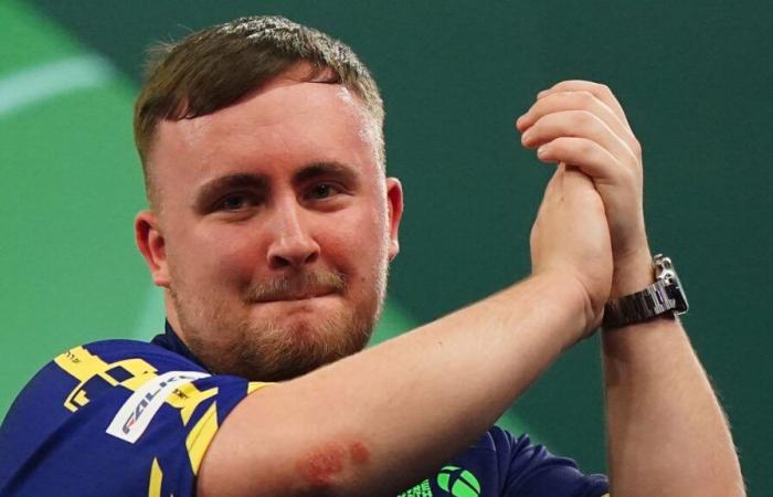 Championnat du monde de fléchettes : Luke Littler bat Ian White alors que Michael van Gerwen et Chris Dobey gagnent à l’Alexandra Palace