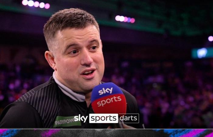 Championnat du monde de fléchettes : Luke Humphries prépare le choc des huitièmes de finale de Peter Wright alors que Gerwyn Price bat Joe Cullen dans un thriller de mort subite