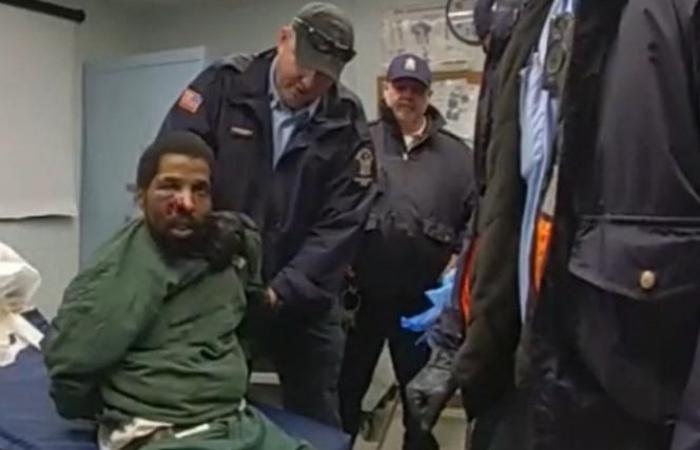 Des images montrent des agents correctionnels de New York battant un détenu afro-américain avant sa mort