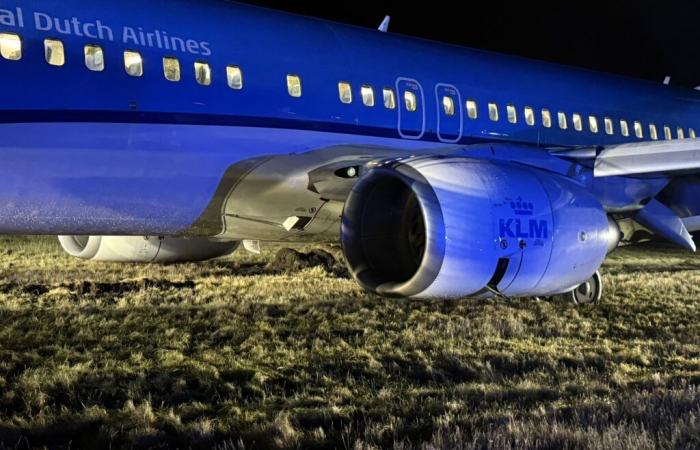 Le Boeing 737-800 de KLM Royal Dutch Airlines subit une panne hydraulique et dérape hors de la piste en Norvège