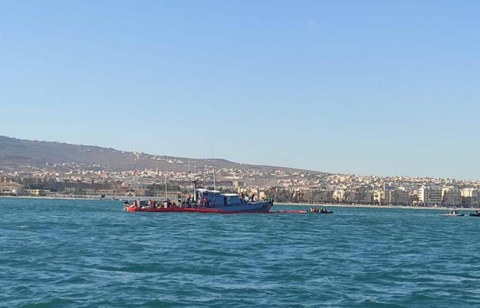 Des unités de la Royal Navy sauvent un patrouilleur bloqué au large de Nador