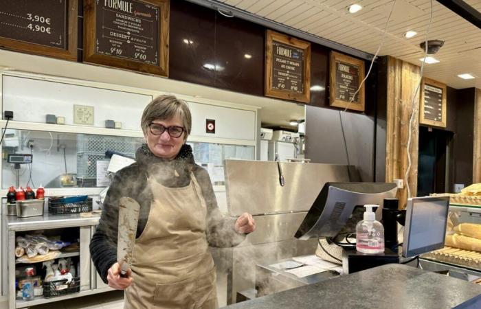 Figure et voix du commerce dans les rues piétonnes de Cherbourg, Annie prend sa retraite