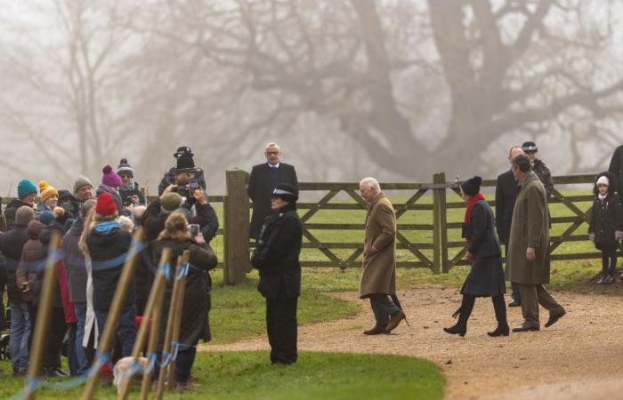 Le roi Charles et la princesse Anne font une rare sortie commune alors qu’ils vont à l’église de Sandringham