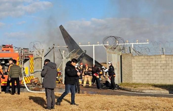 En Corée du Sud, un avion prend feu à l’atterrissage, tuant au moins 120 personnes