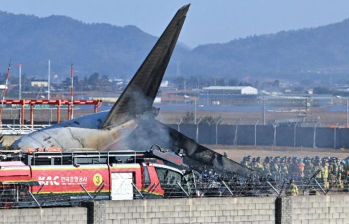 Un avion prend feu à l’atterrissage et tue plus de 90 personnes : Actualités