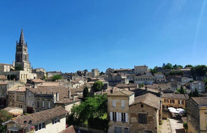 Connu mondialement, ce village de Gironde perd de plus en plus d’habitants malgré son attractivité touristique.