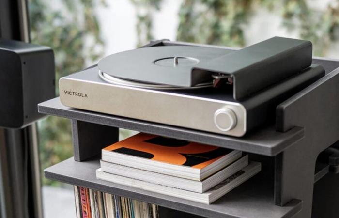 Cette platine vinyle de la marque Victrola est parfaite si vous possédez plusieurs enceintes Sonos