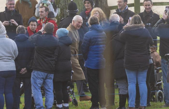 Le roi Charles et la princesse Anne font une rare sortie commune alors qu’ils vont à l’église de Sandringham