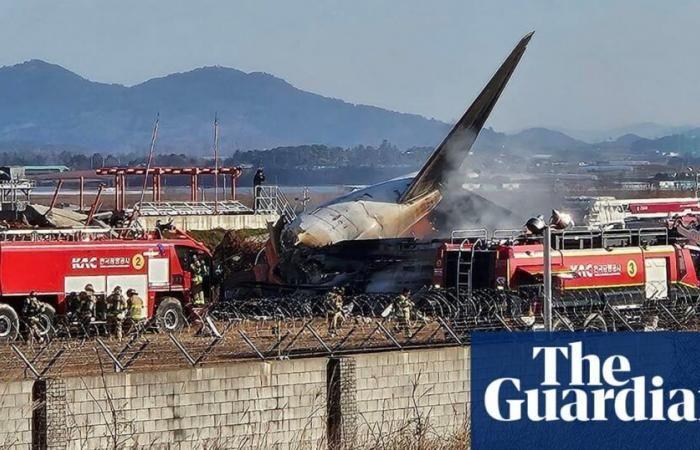 presque tous sont présumés morts après qu’un avion sud-coréen a quitté la piste et heurté un mur