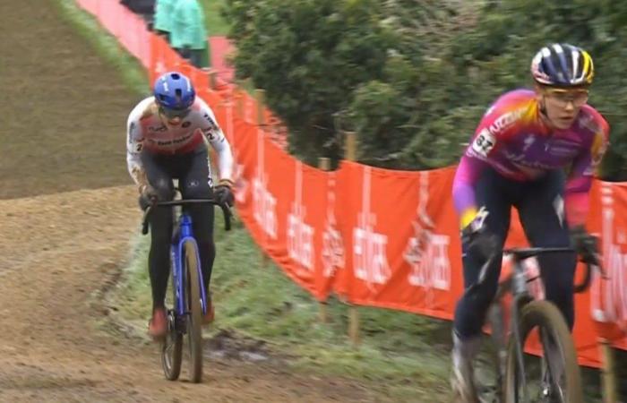 Fem van Empel remporte un tour du chapeau pour la Coupe du monde 2024-2025 sur un parcours gras en France