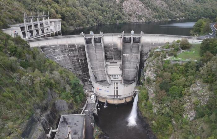 EN IMAGES. “On voit que c’est sérieux, ça me rassure.” Visitez ce colosse de béton, capable de cracher 550 m³ d’eau par seconde