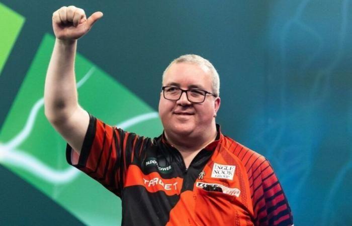 “Quand j’ai gagné Lakeside, tous les fans de Villa scandaient ‘Il n’y a qu’un seul Phil Taylor’ – Stephen Bunting rêve d’emporter le Trophée Sid Waddell à Anfield.