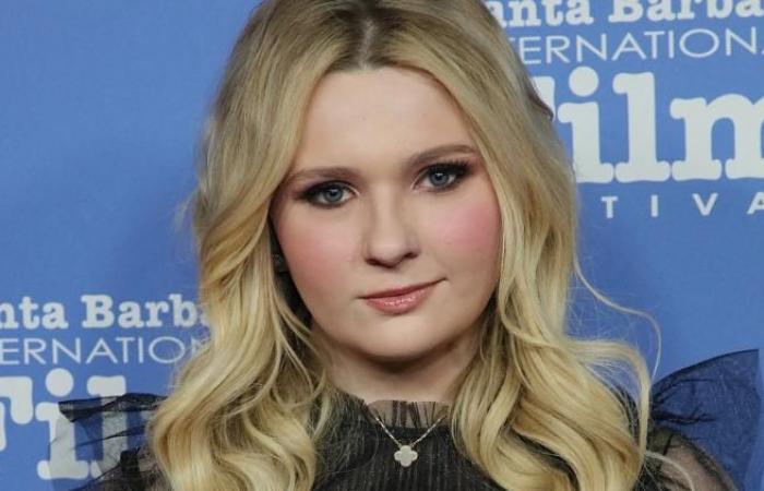 L’actrice Abigail Breslin compare sa liaison avec l’acteur Aaron Eckhart à celle de Blake Lively avec le réalisateur Justin Baldoni