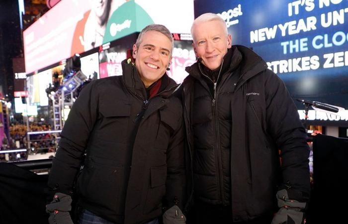 Anderson Cooper et Andy Cohen au concert live du réveillon du Nouvel An (VIDEO)