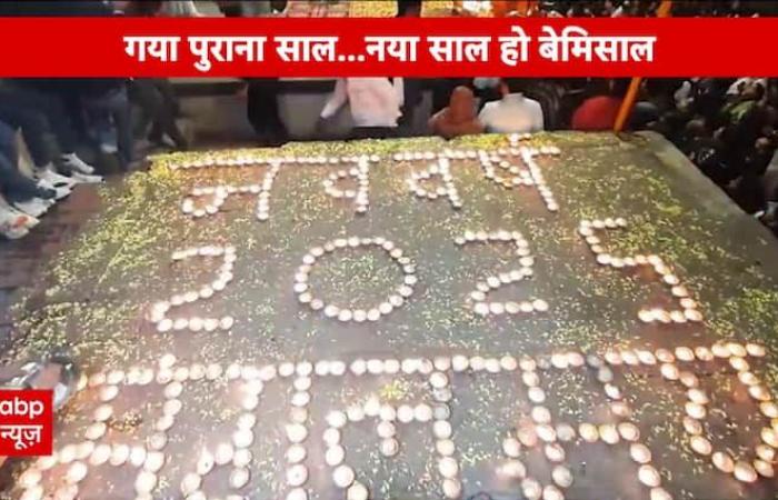 Le Grand Ganga Aarti illumine les Ghats de Varanasi pour accueillir la nouvelle année