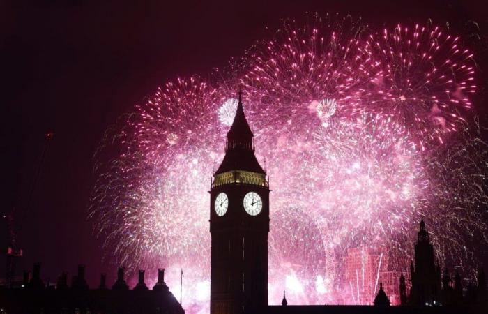 Les fêtards applaudissent le Nouvel An partout dans le monde malgré les mauvais…