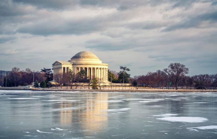 Une ligne de tempêtes violentes amène un avertissement de tornade et de fortes rafales de vent dans la région de Washington DC