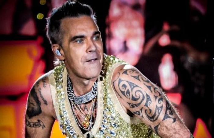 Robbie Williams célèbre le réveillon du Nouvel An avec un spectacle en direct à Sydney, en Australie