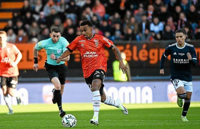 Junior Kroupi au centre du mercato de Lorient