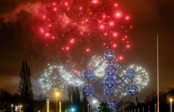 des milliers de personnes rassemblées au pied de l’Atomium pour le traditionnel feu d’artifice, des débordements à signaler à Bruxelles