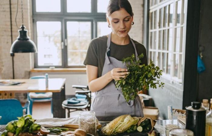 Pour manger plus sainement en 2025, commencez par suivre ces 5 conseils