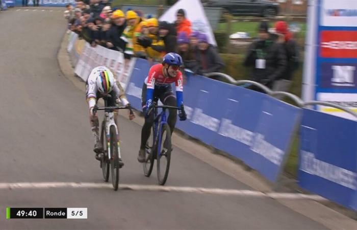 Fem van Empel gagne à Baalse Blubber après une ultime récupération et un sprint pressant contre Lucinda Brand