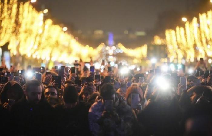 Un million de personnes, un feu d’artifice… Photos de la fête sur les Champs-Élysées